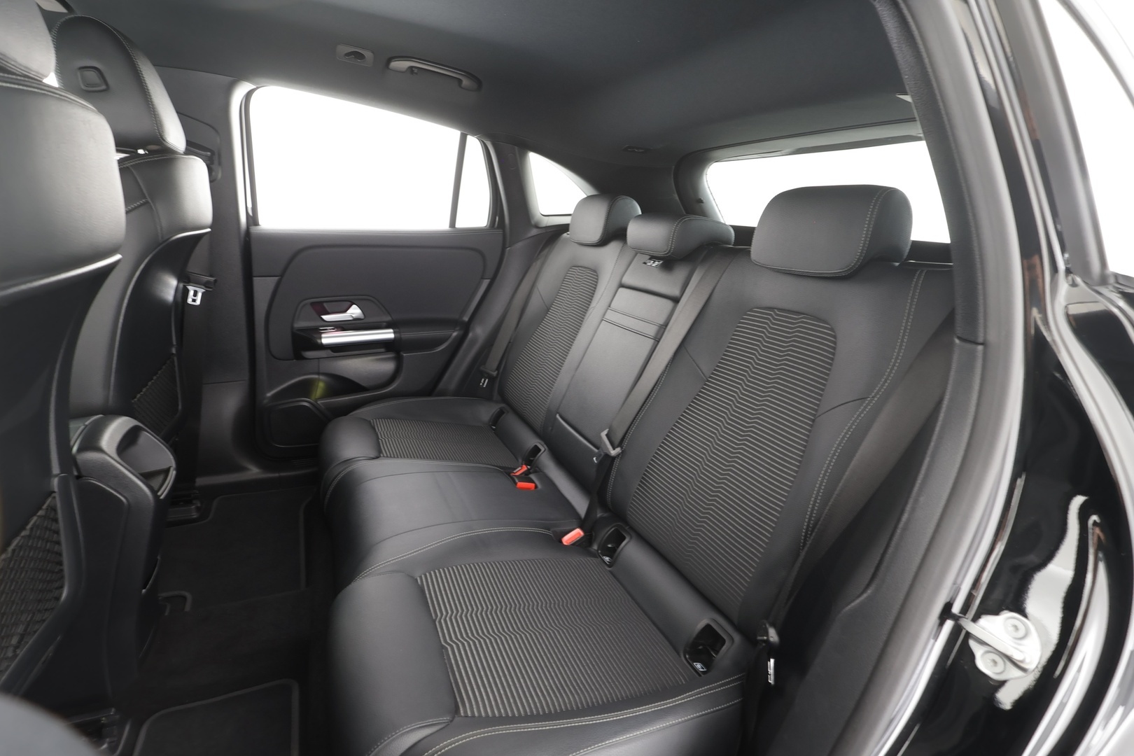 MERCEDES-BENZ EQA 2023