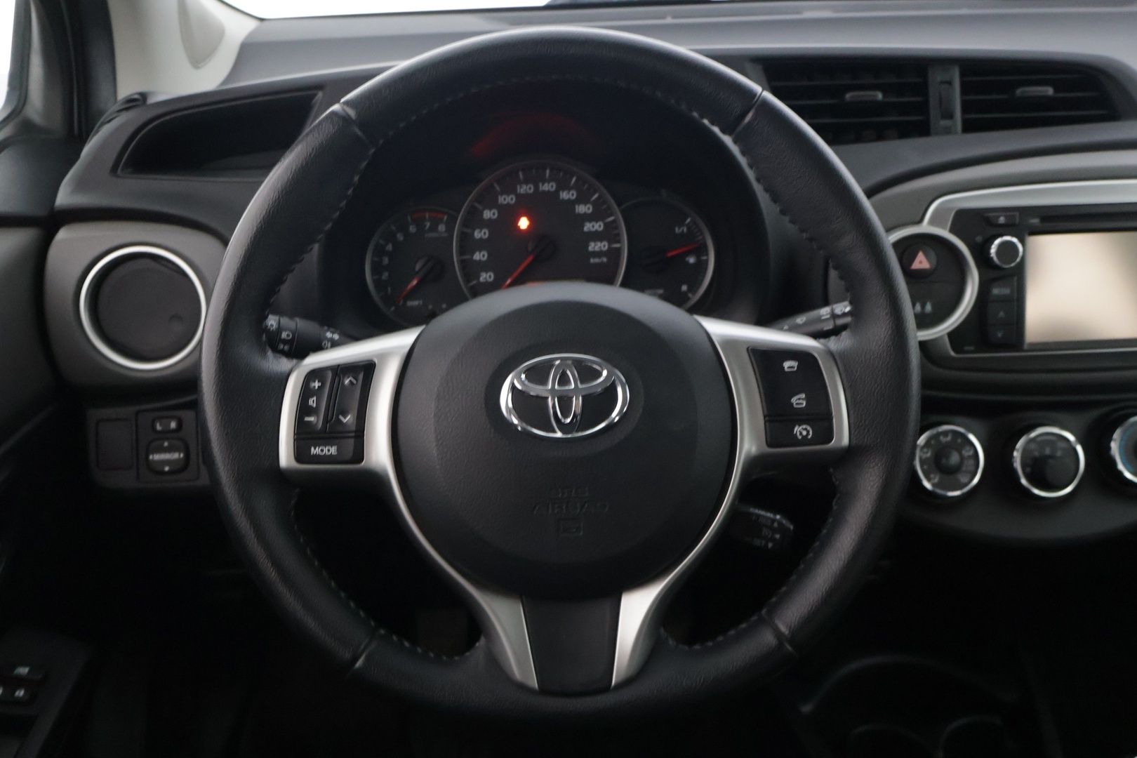 TOYOTA Yaris 2014