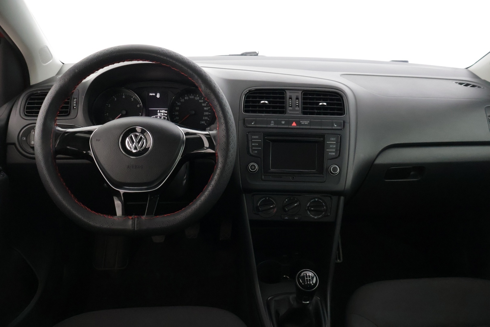 VOLKSWAGEN Polo 2016