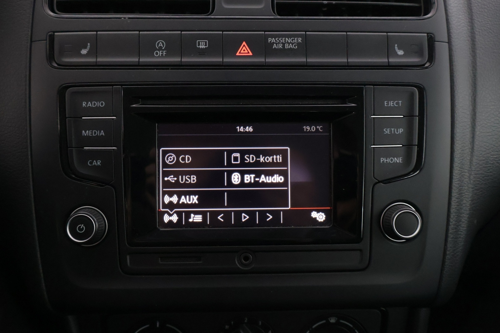 VOLKSWAGEN Polo 2016