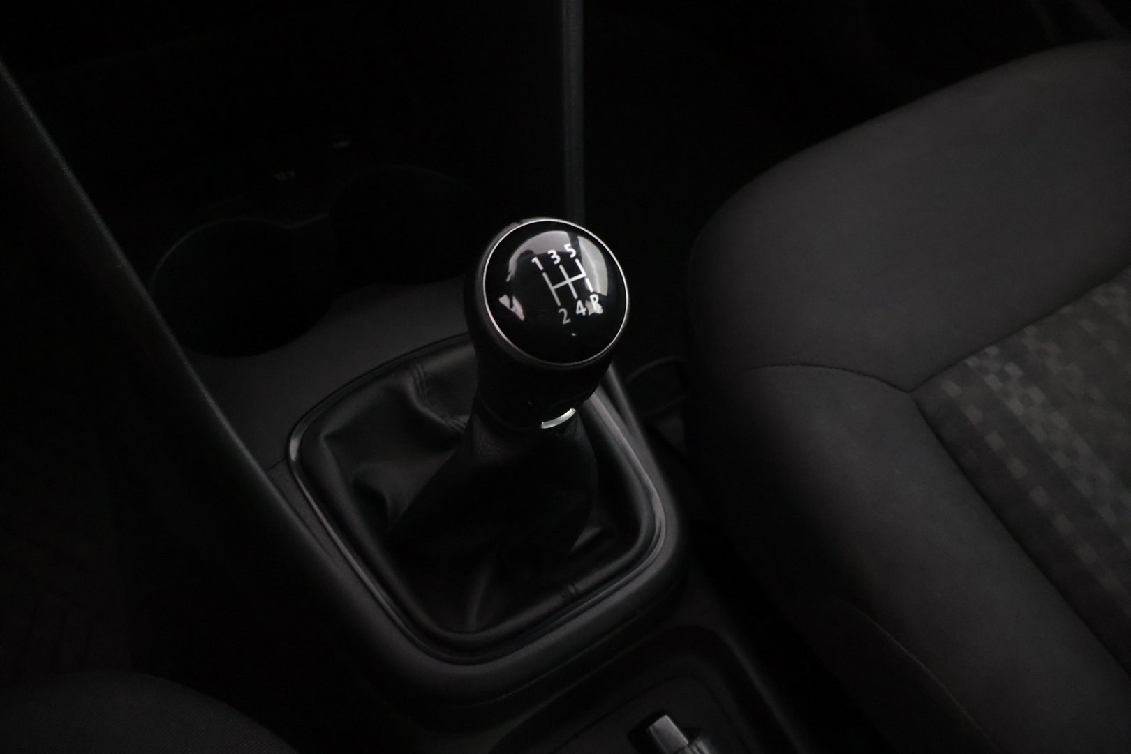 VOLKSWAGEN Polo 2016