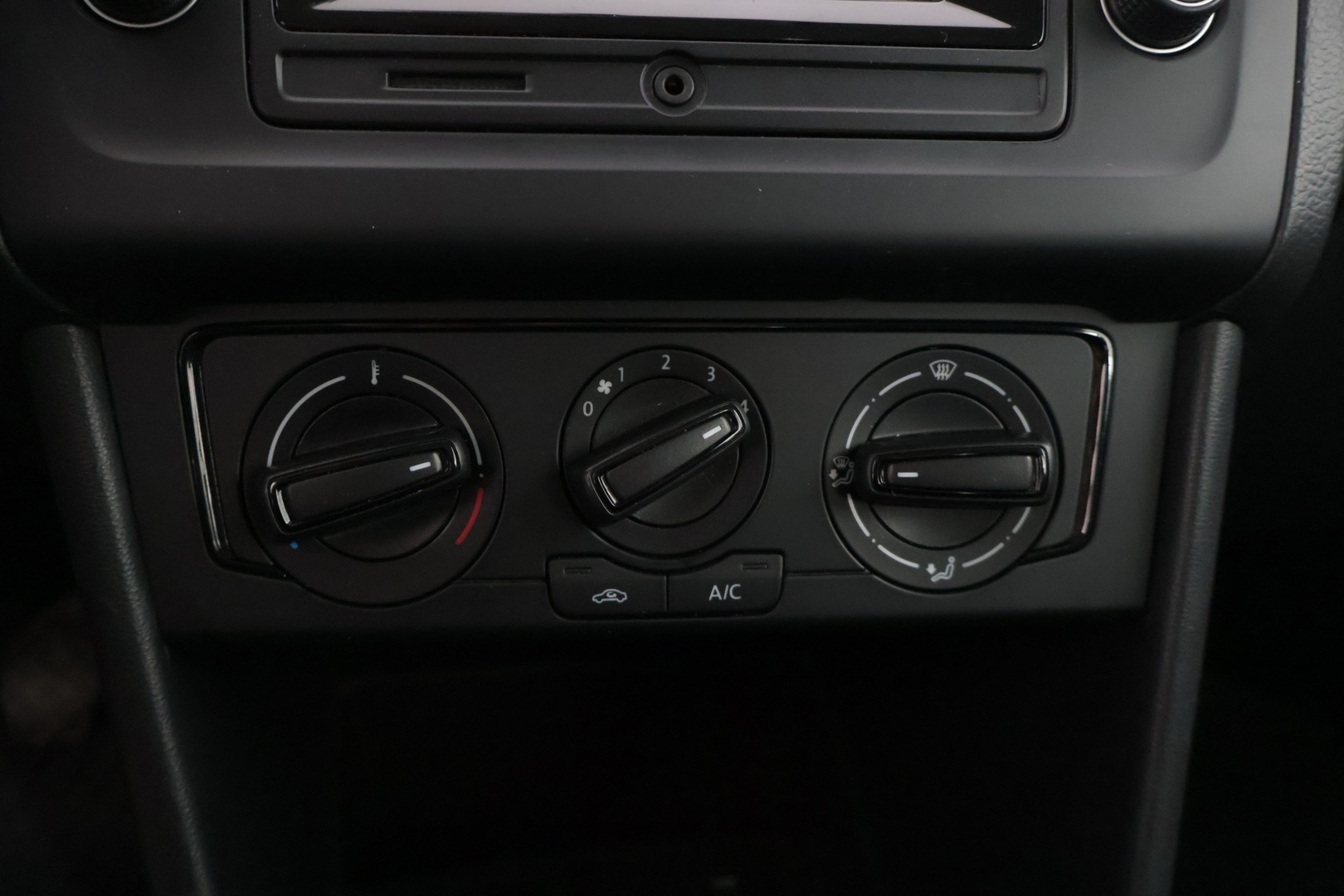 VOLKSWAGEN Polo 2016