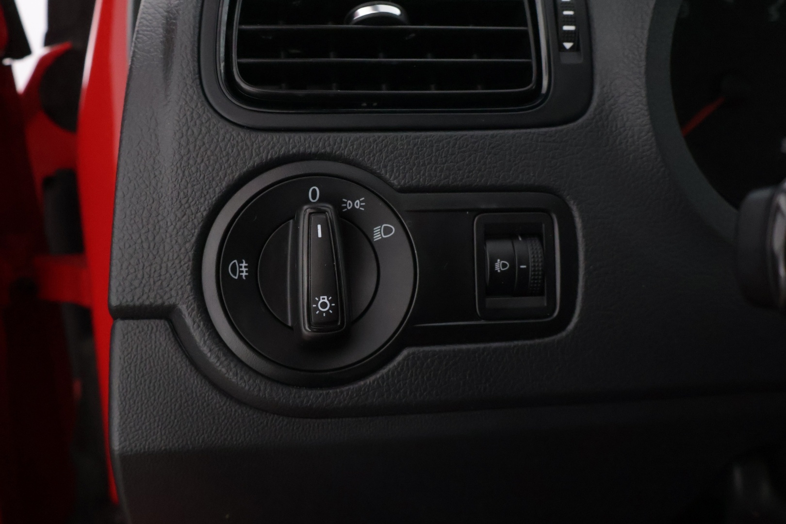 VOLKSWAGEN Polo 2016