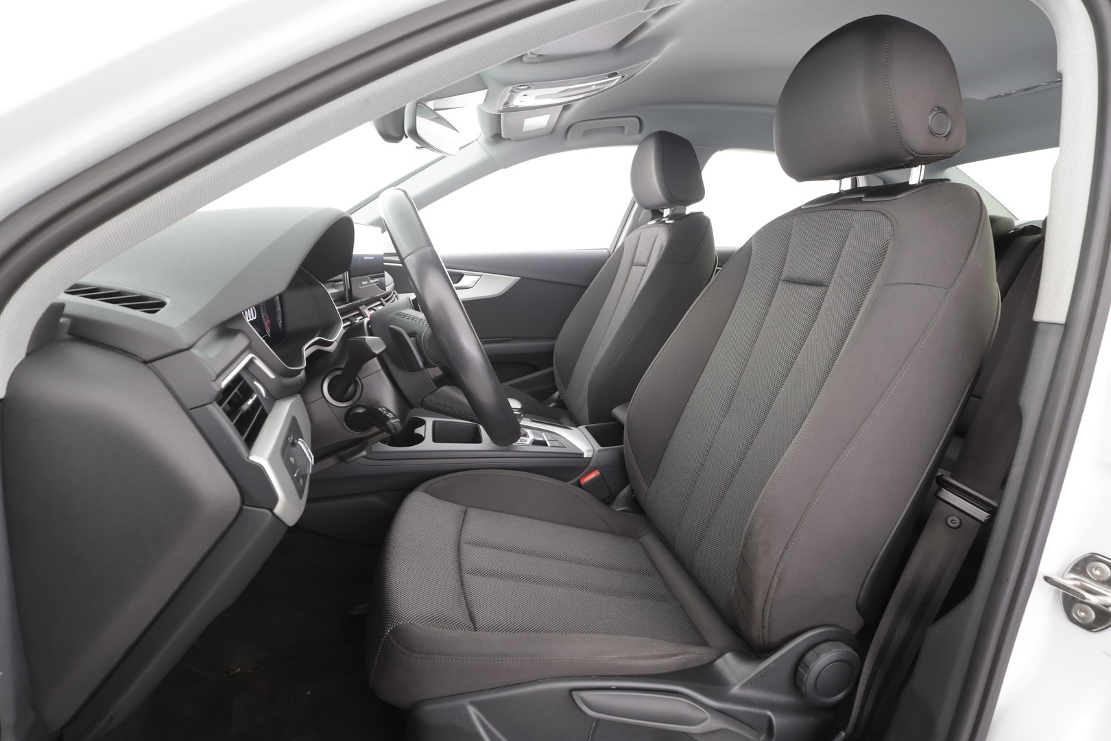 AUDI A4 2023