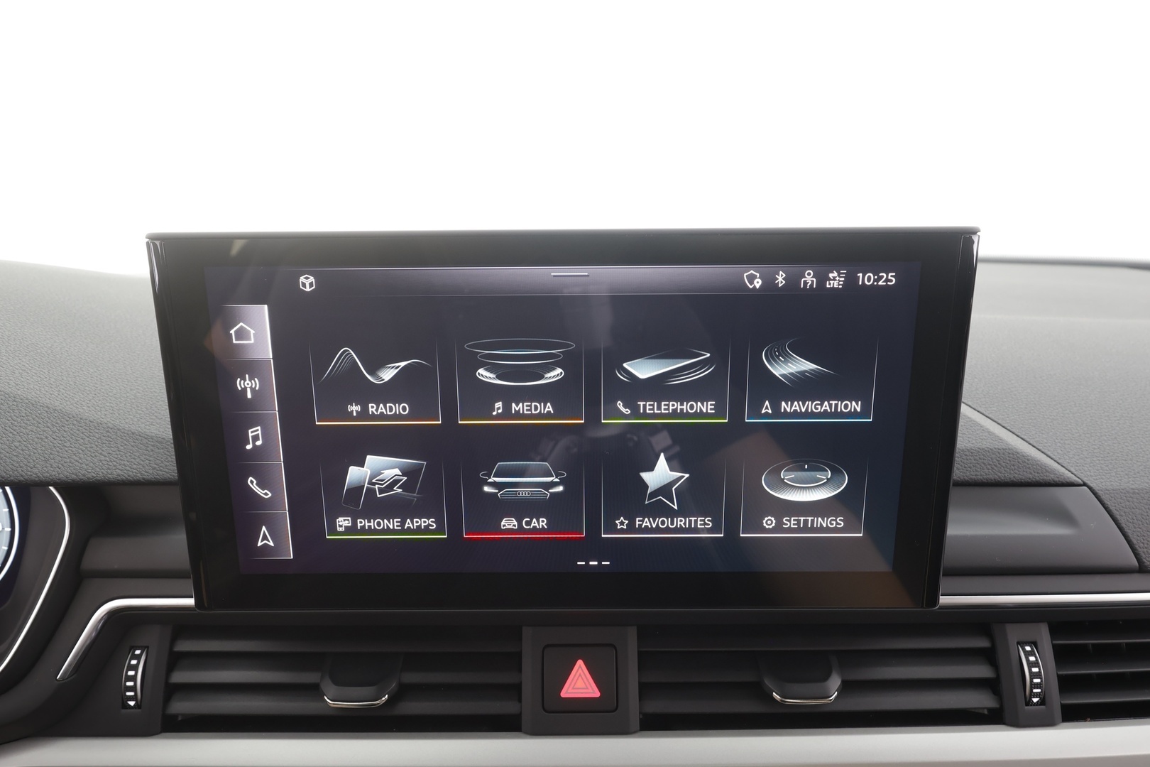 AUDI A4 2023