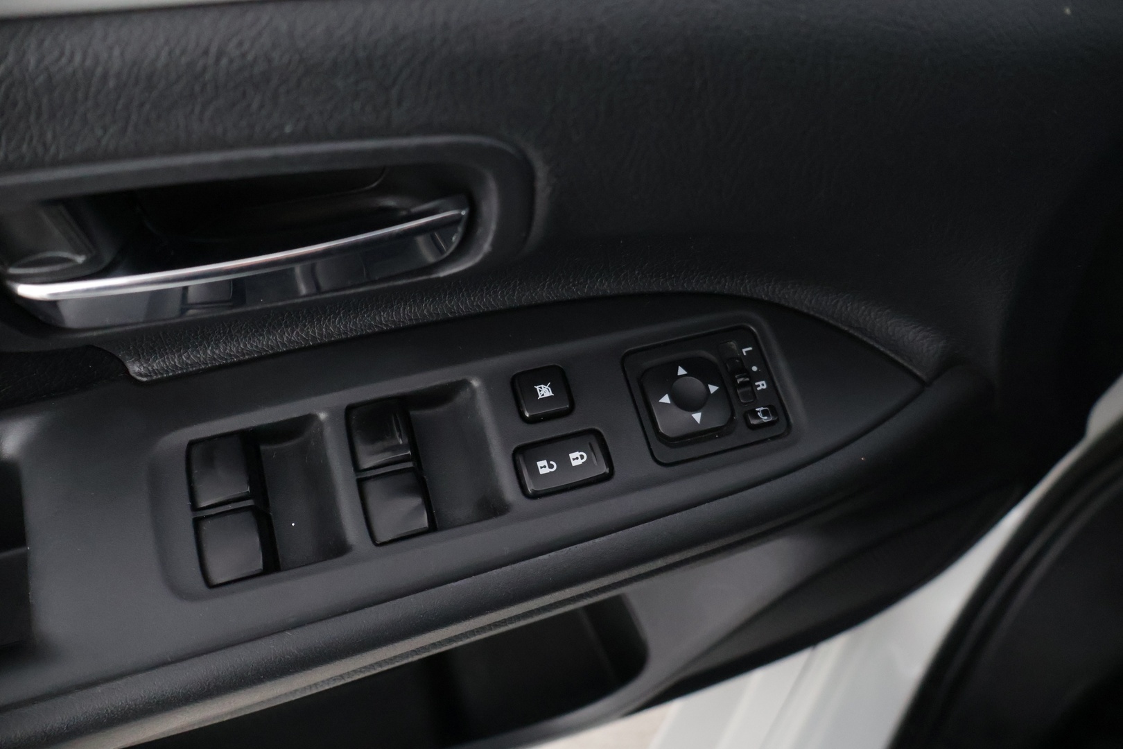 MITSUBISHI Outlander 2014