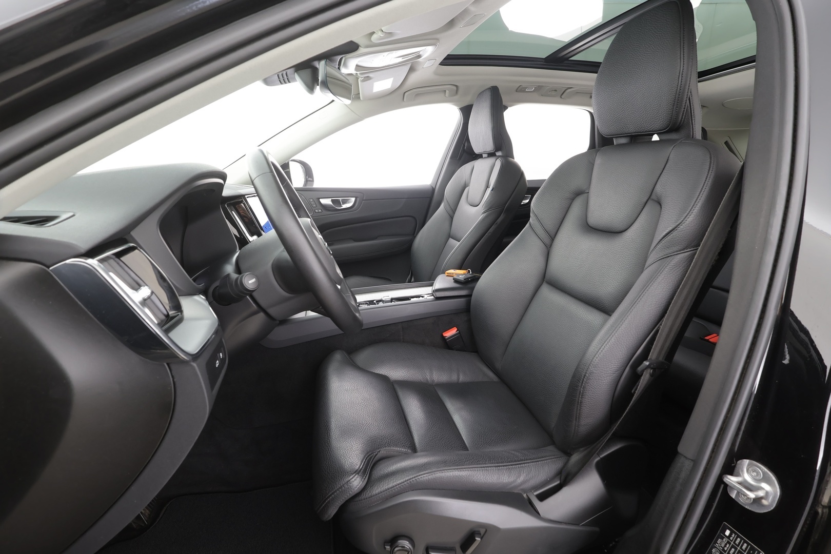 VOLVO XC60 2023