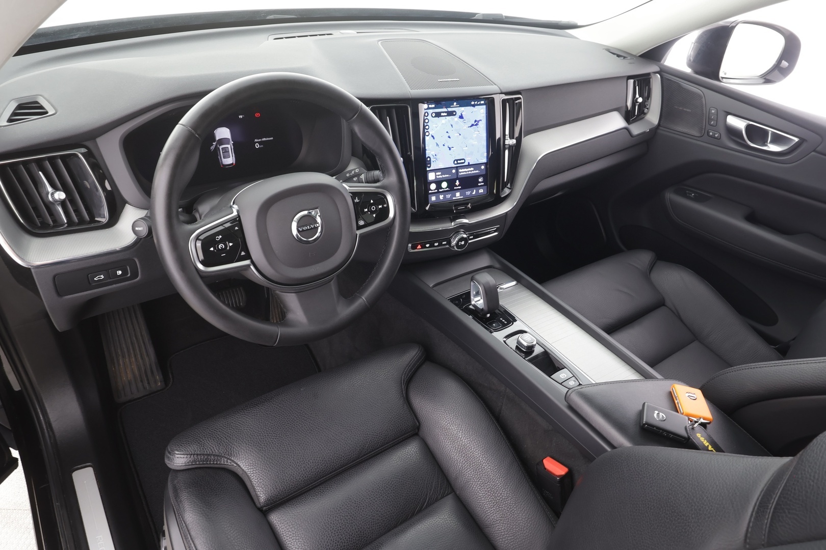 VOLVO XC60 2023