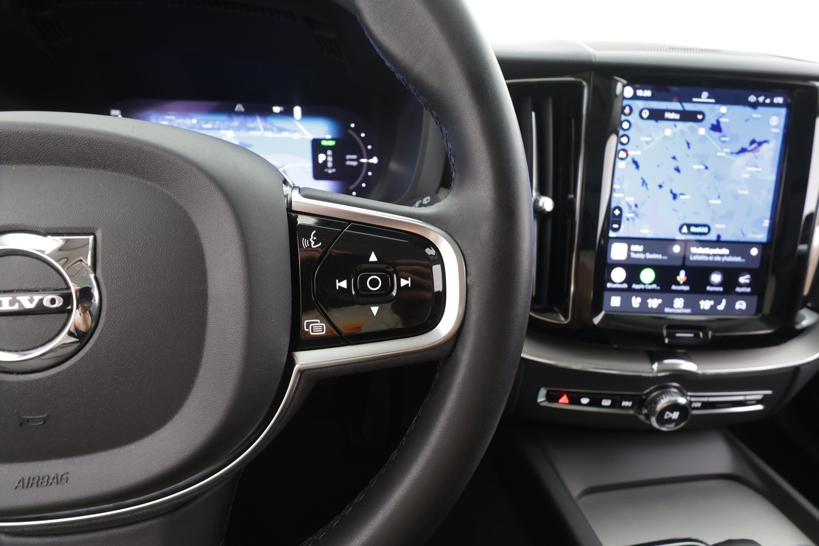 VOLVO XC60 2023