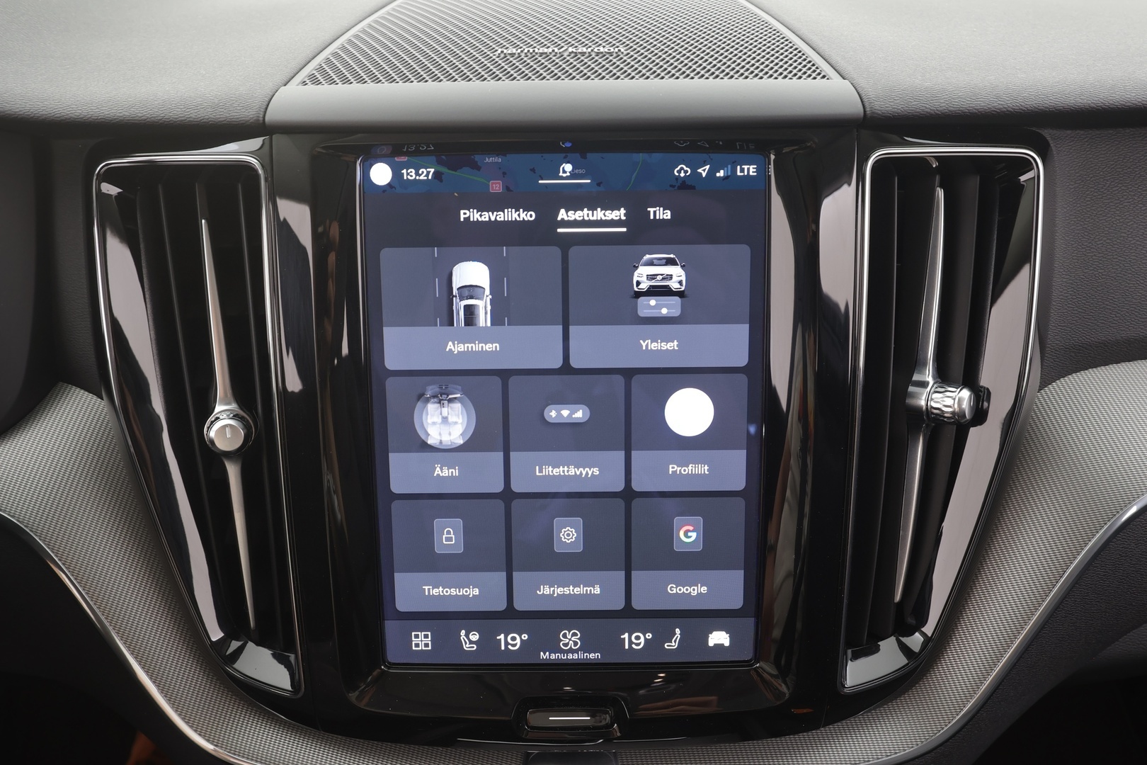 VOLVO XC60 2023