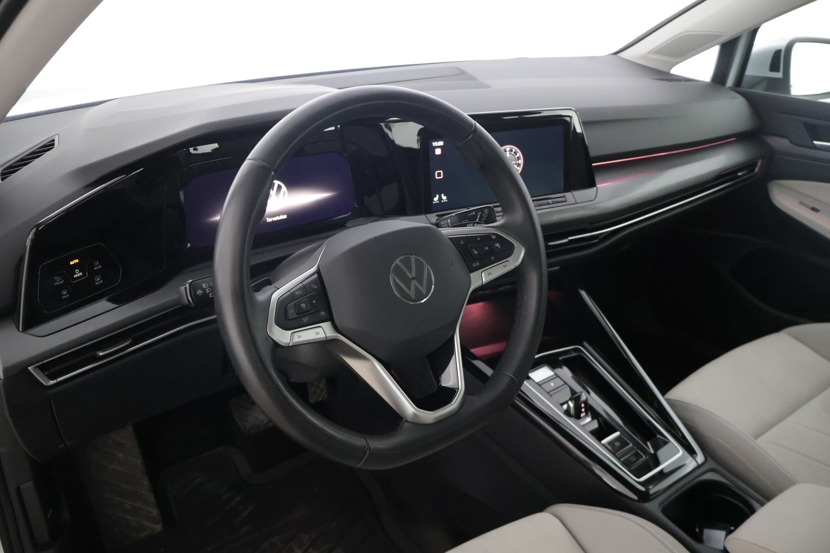 VOLKSWAGEN Golf 2024