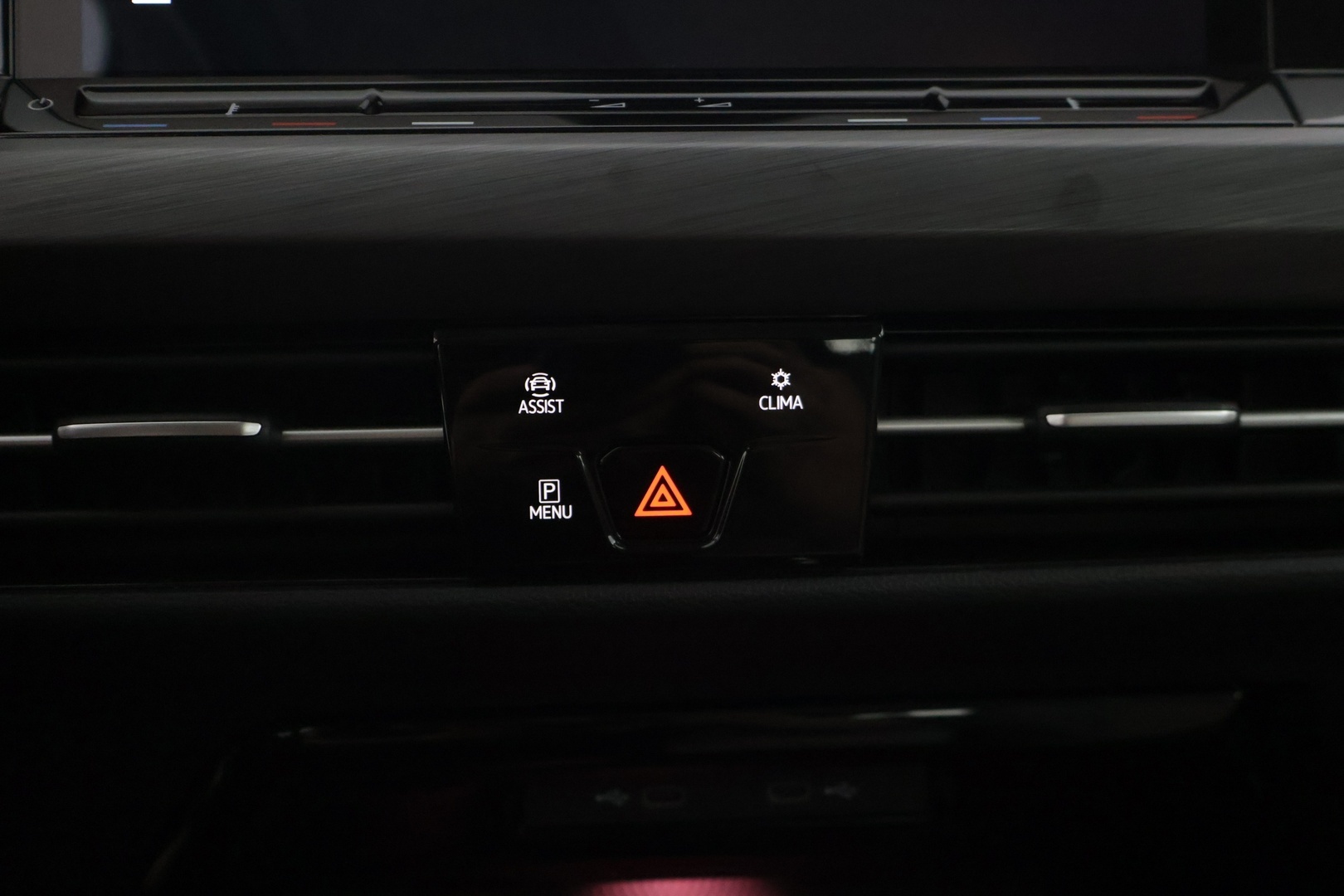 VOLKSWAGEN Golf 2024