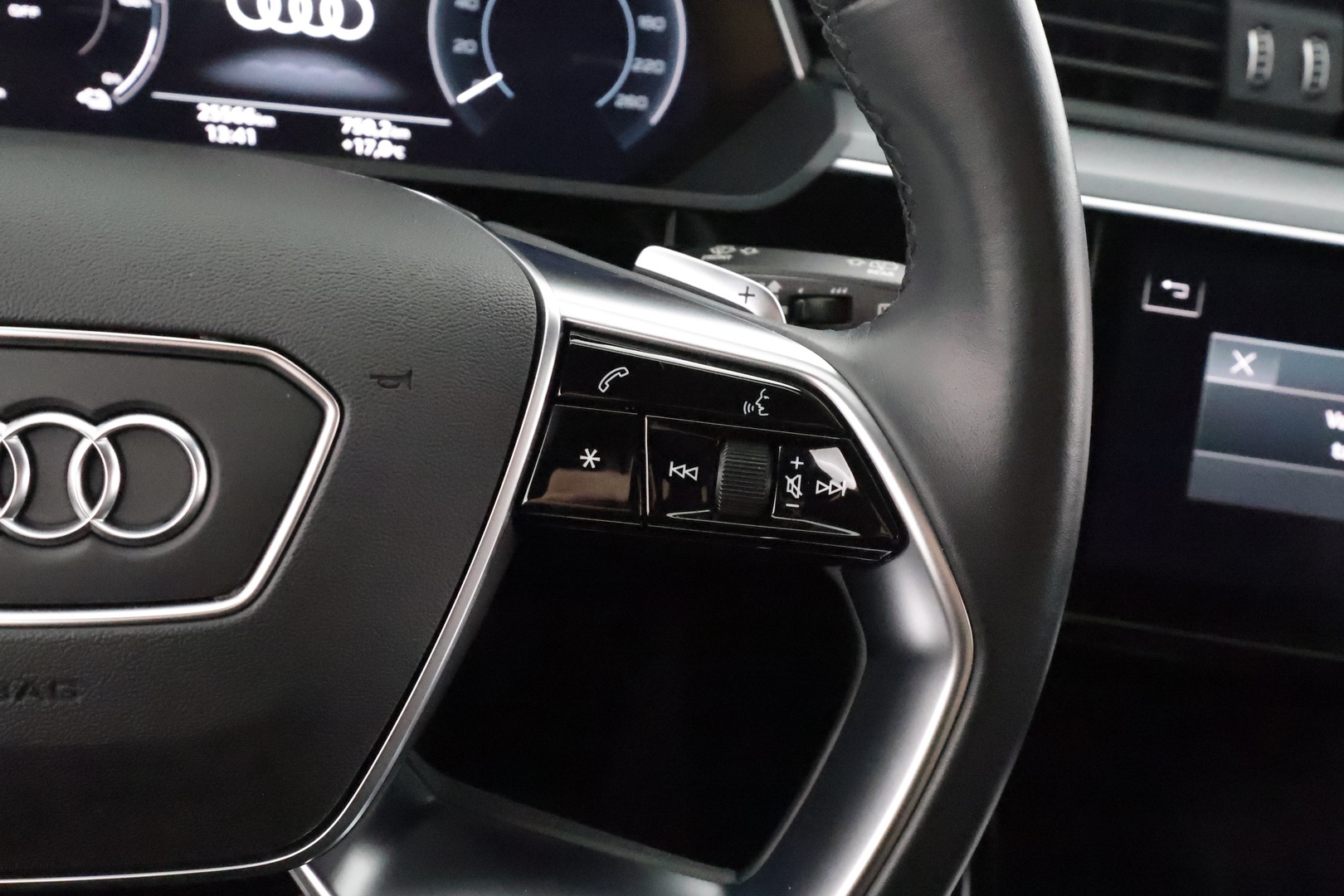 AUDI E-TRON 2022