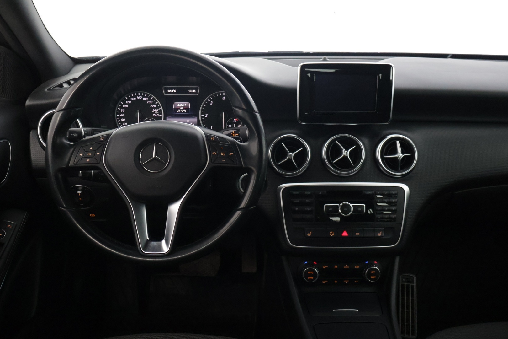 MERCEDES-BENZ A 2014