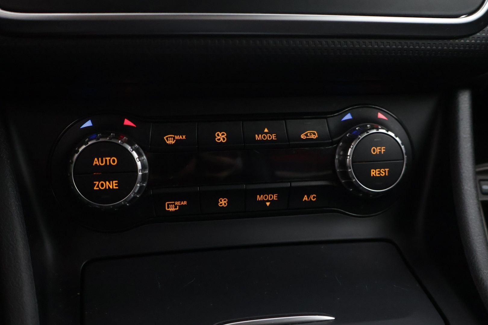 MERCEDES-BENZ A 2014