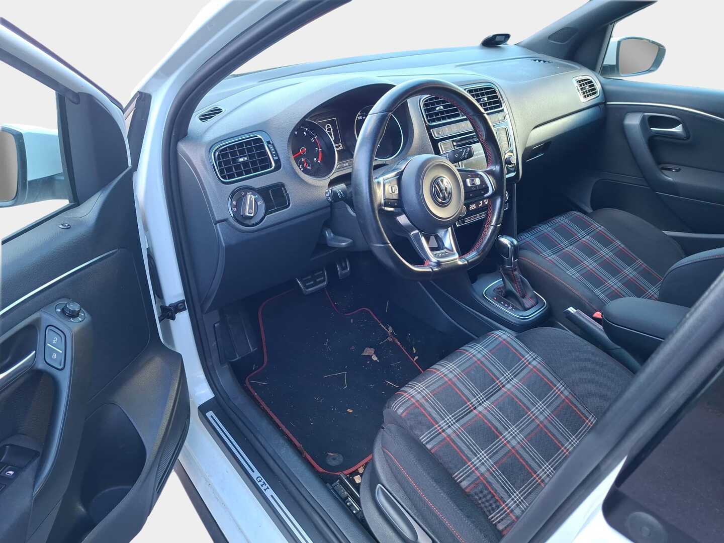 VOLKSWAGEN Polo 2015