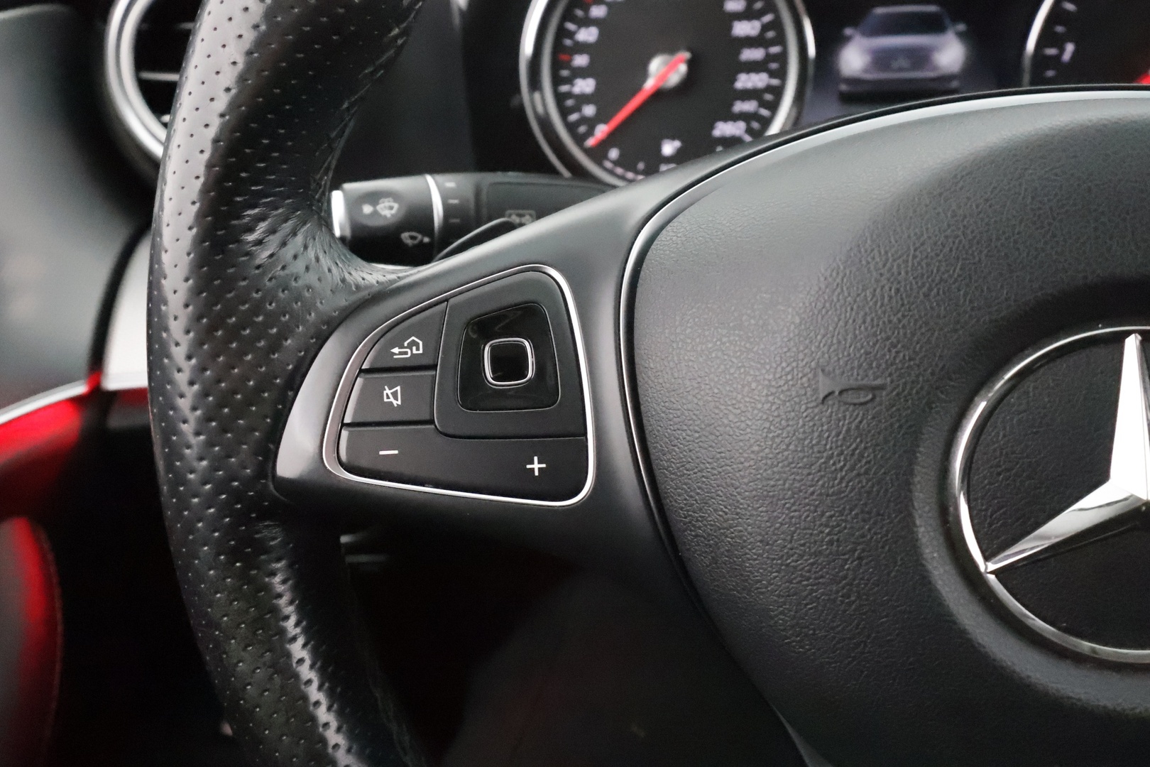 MERCEDES-BENZ E 2017