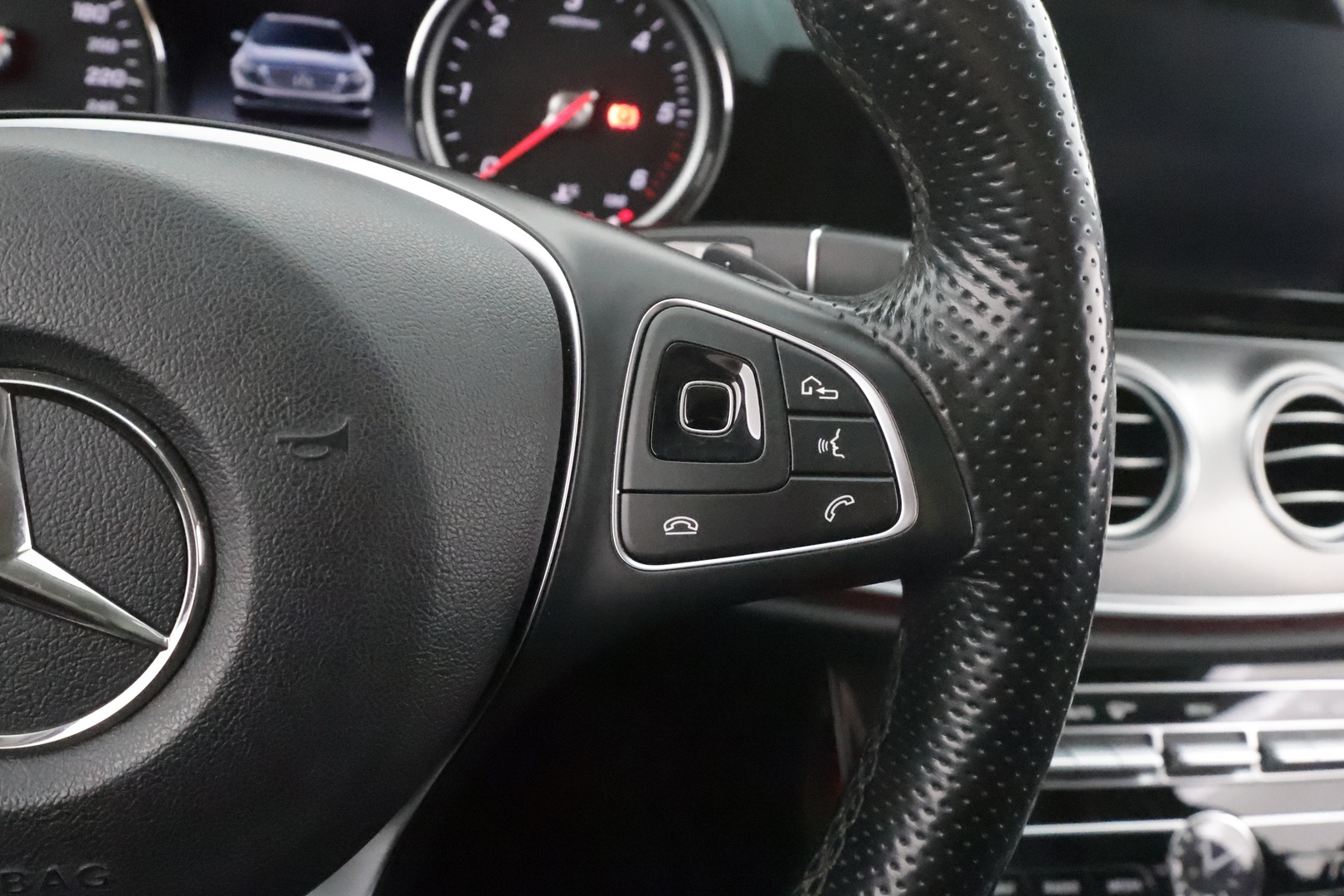 MERCEDES-BENZ E 2017