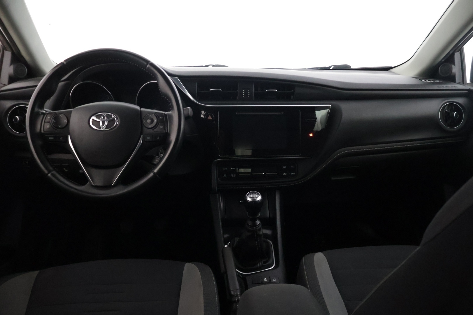 TOYOTA Auris 2016