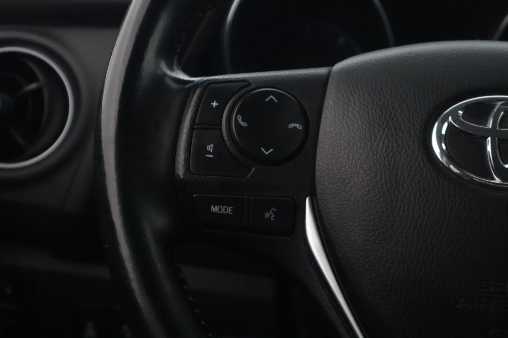 TOYOTA Auris 2016