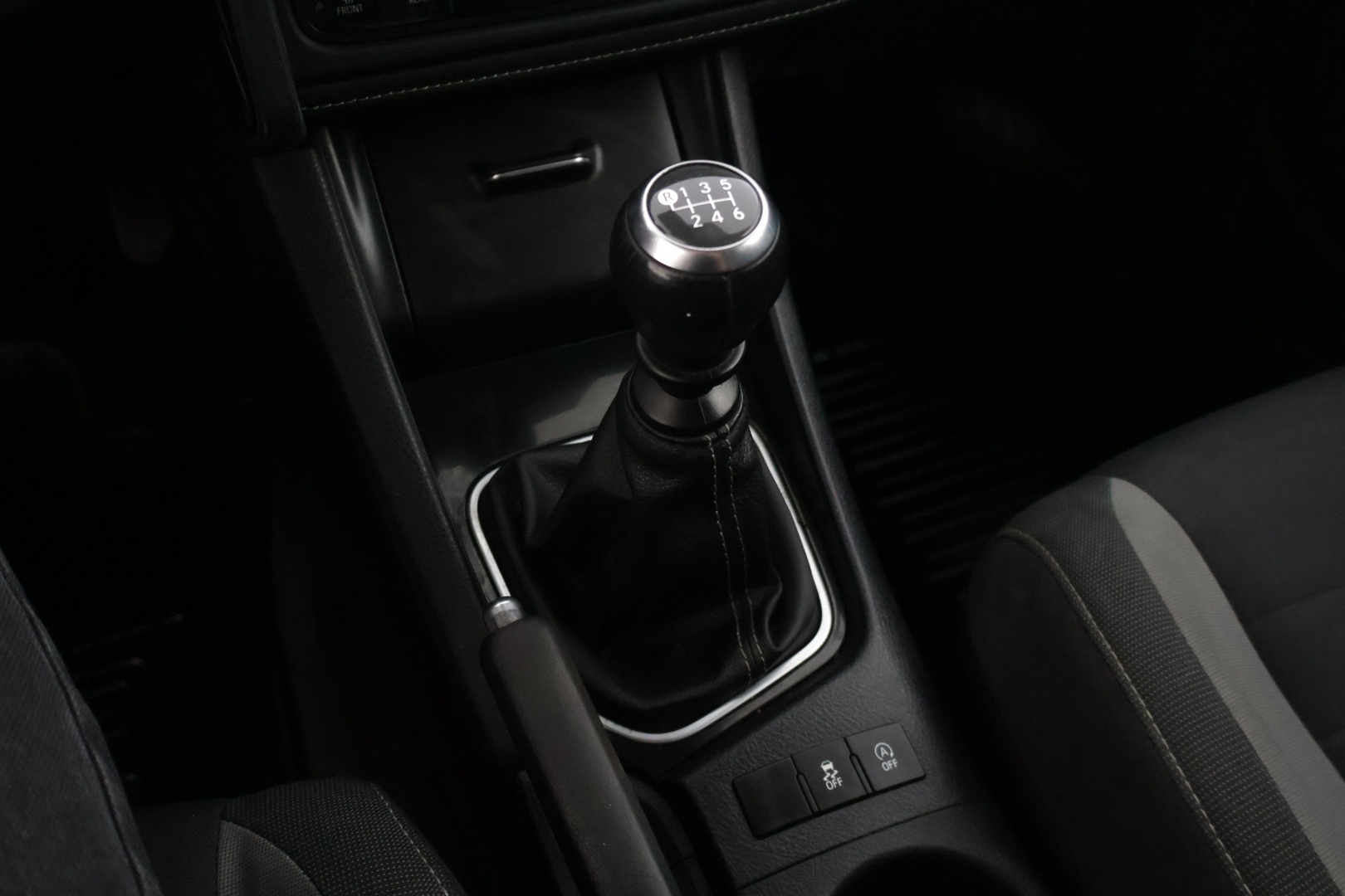 TOYOTA Auris 2016