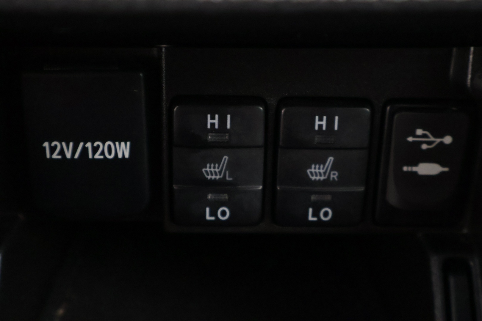 TOYOTA Auris 2016