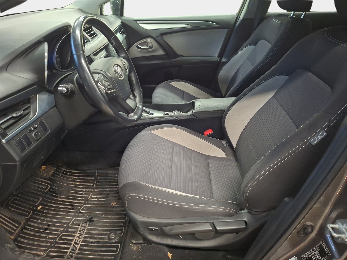TOYOTA Avensis 2017