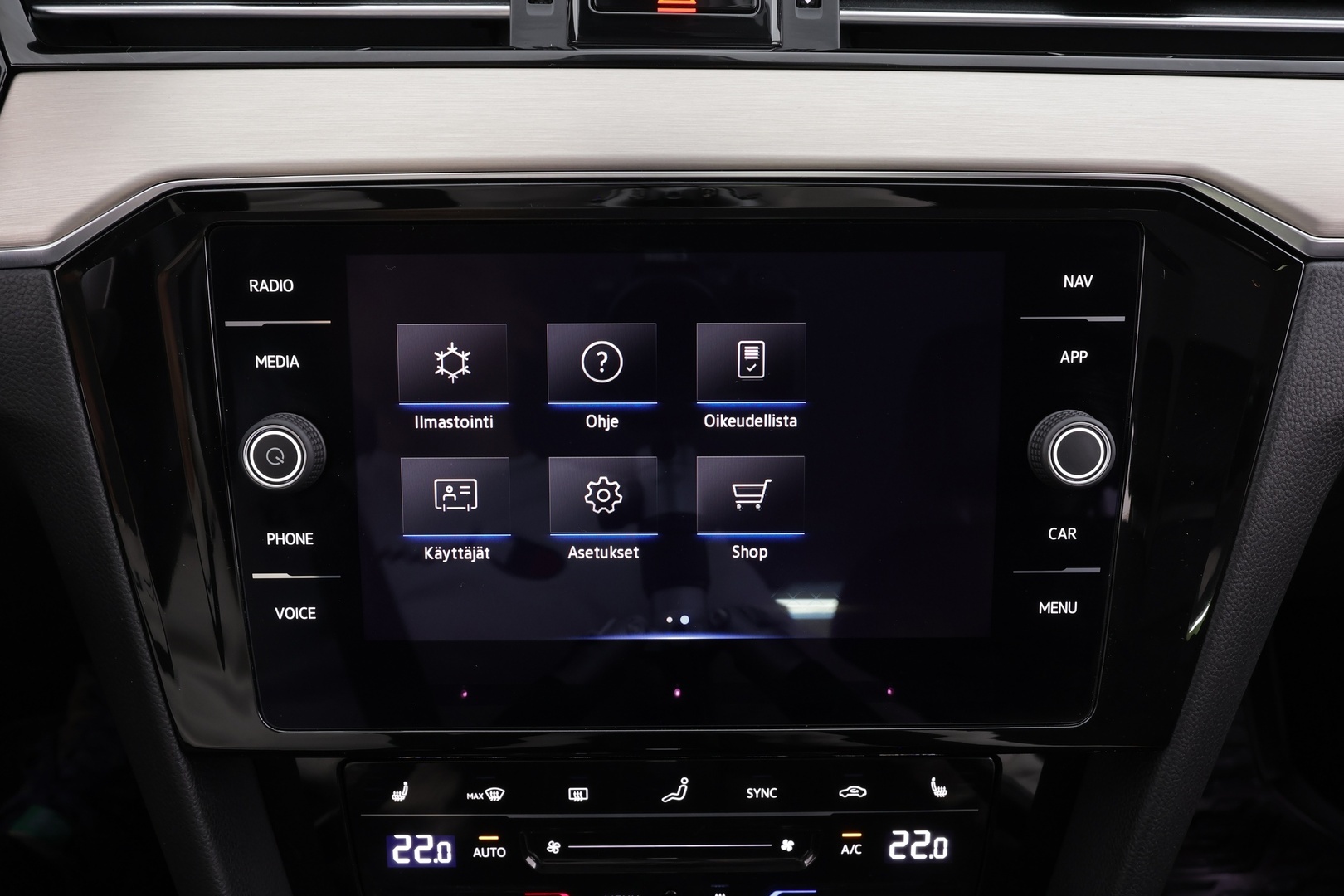 VOLKSWAGEN Passat 2022