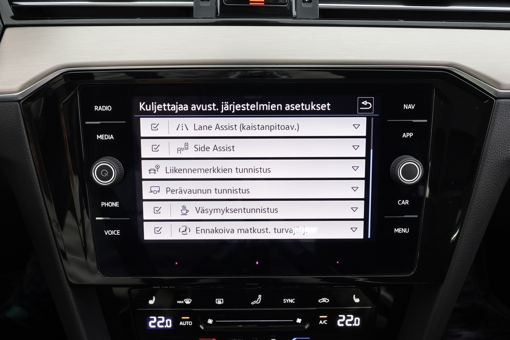 VOLKSWAGEN Passat 2022