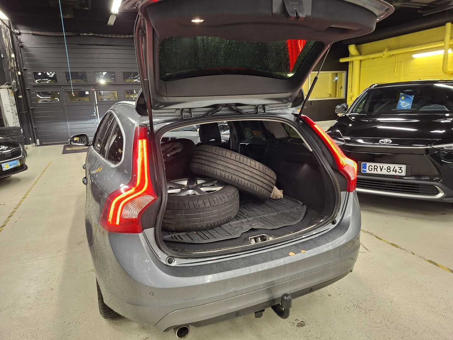 VOLVO V60 2016