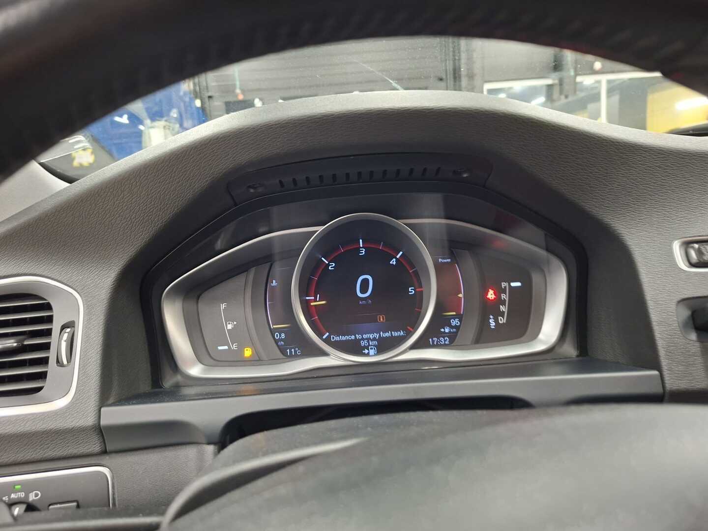 VOLVO V60 2016