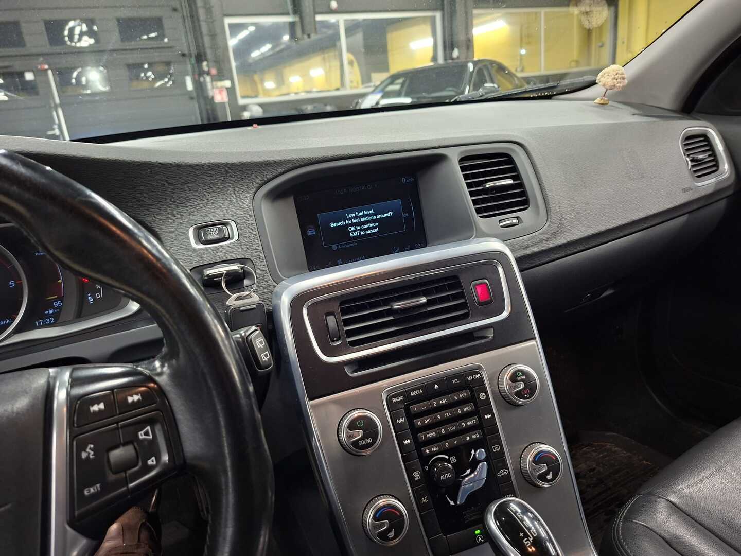 VOLVO V60 2016