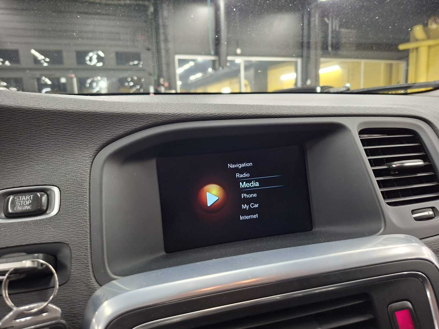 VOLVO V60 2016