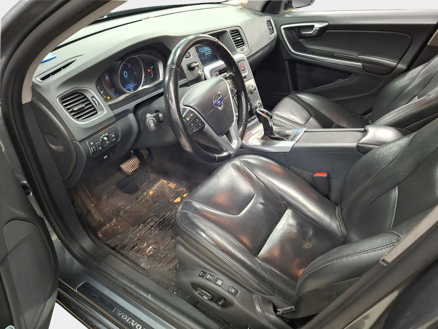 VOLVO V60 2016