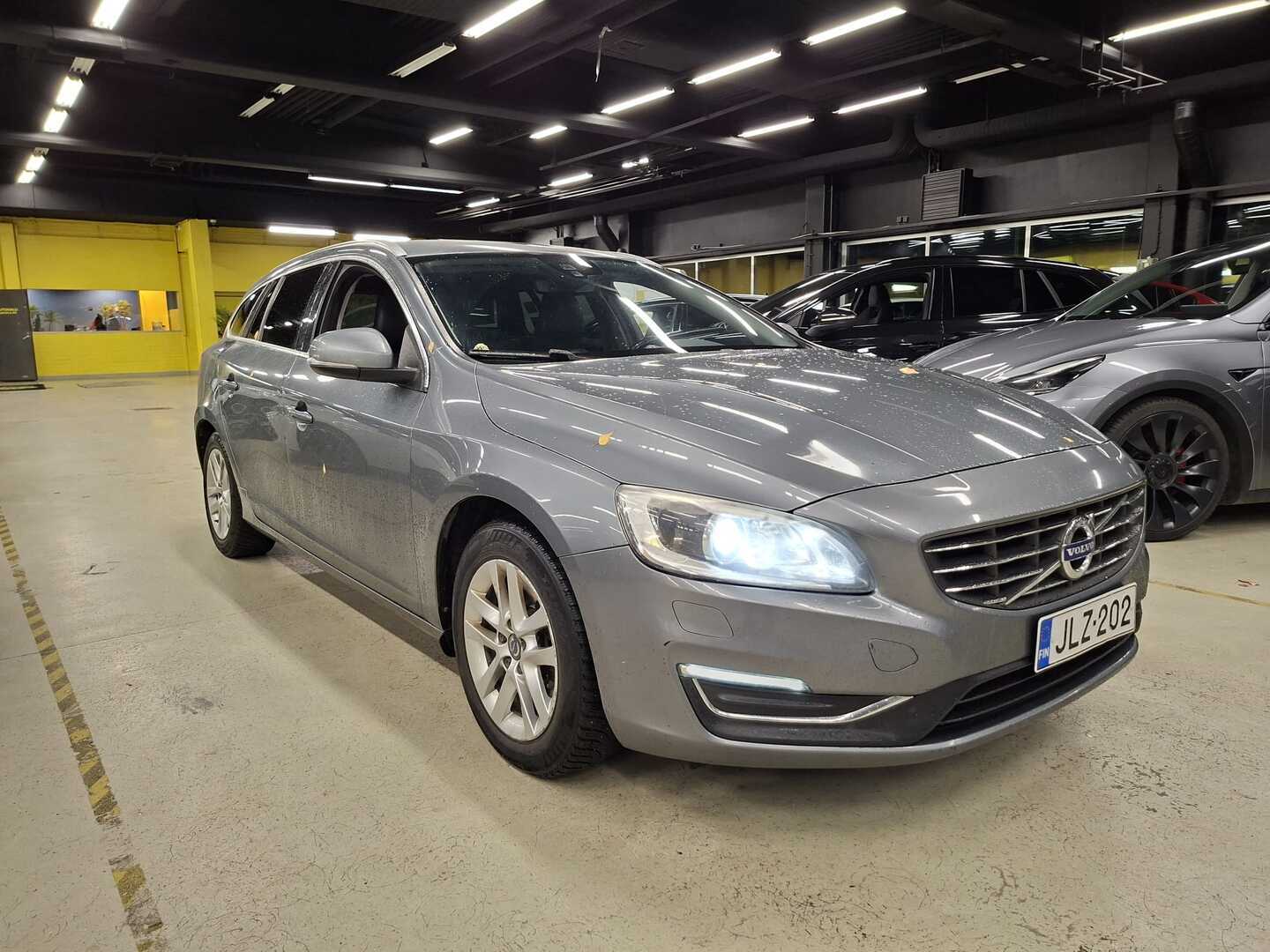 VOLVO V60 2016