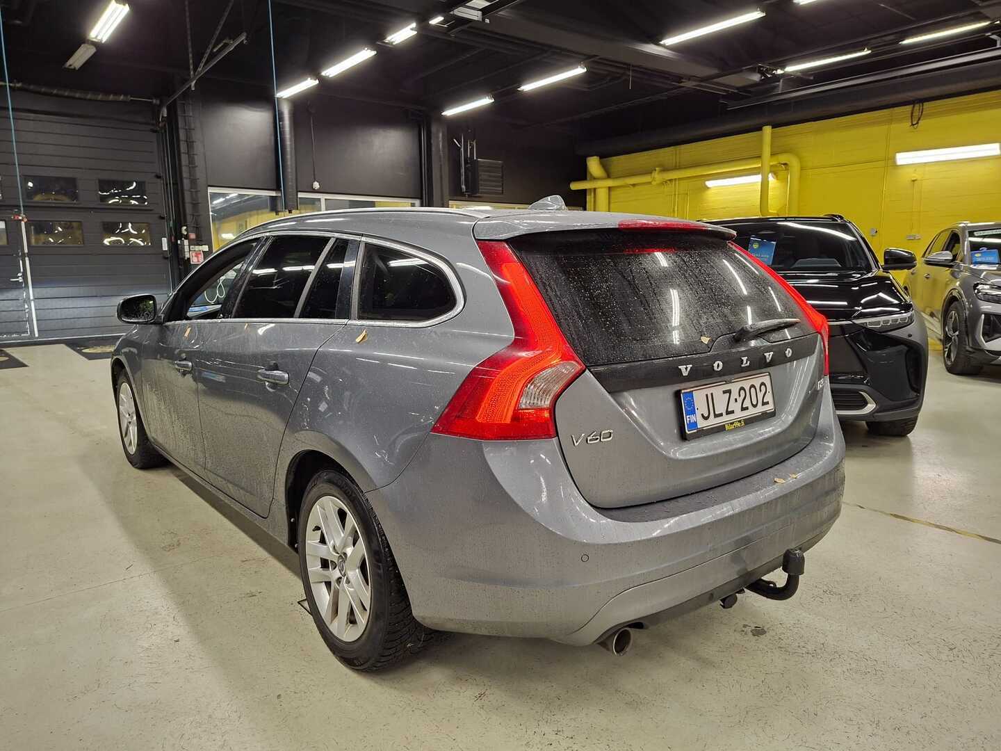 VOLVO V60 2016