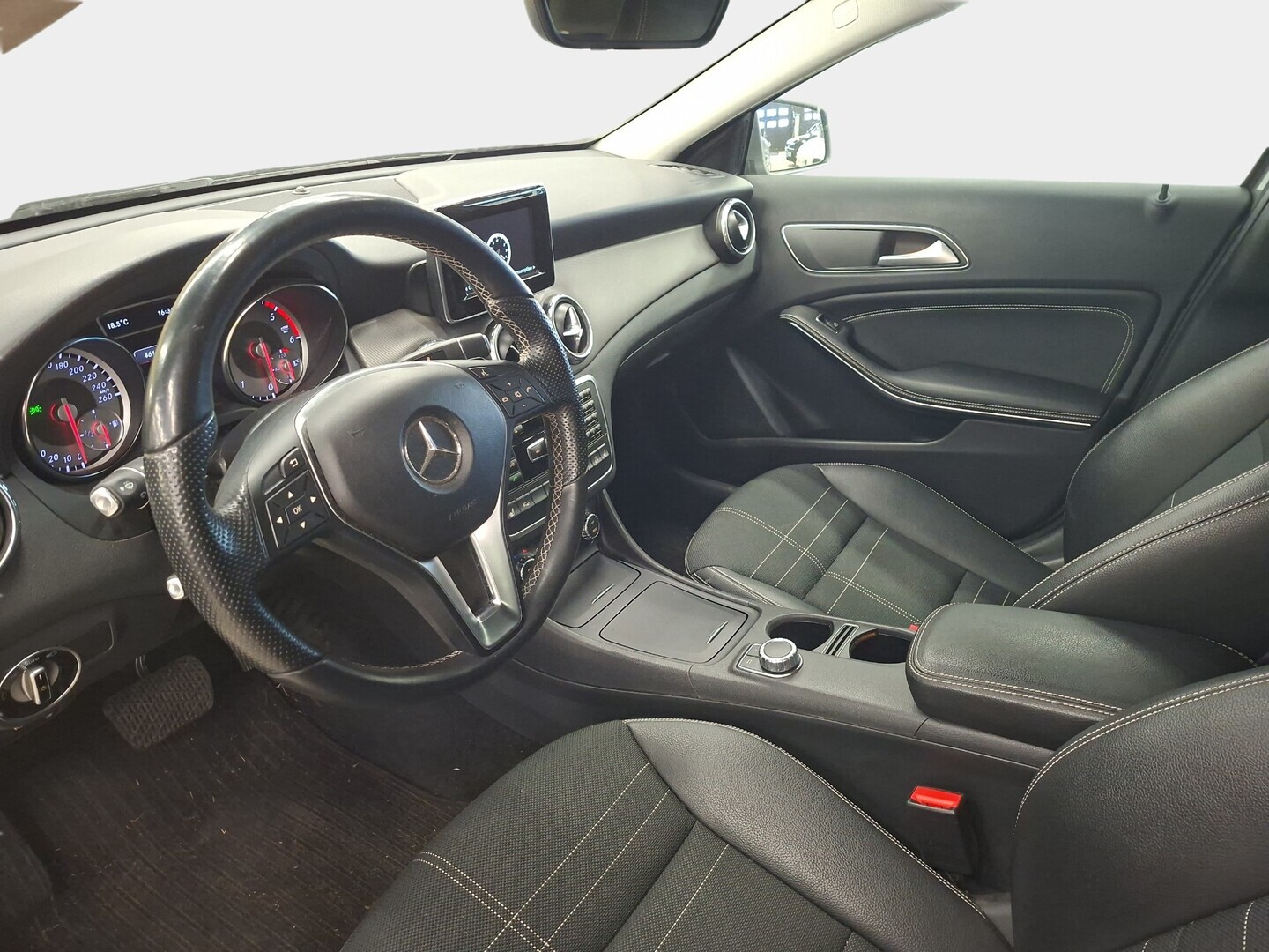 MERCEDES-BENZ GLA 2014