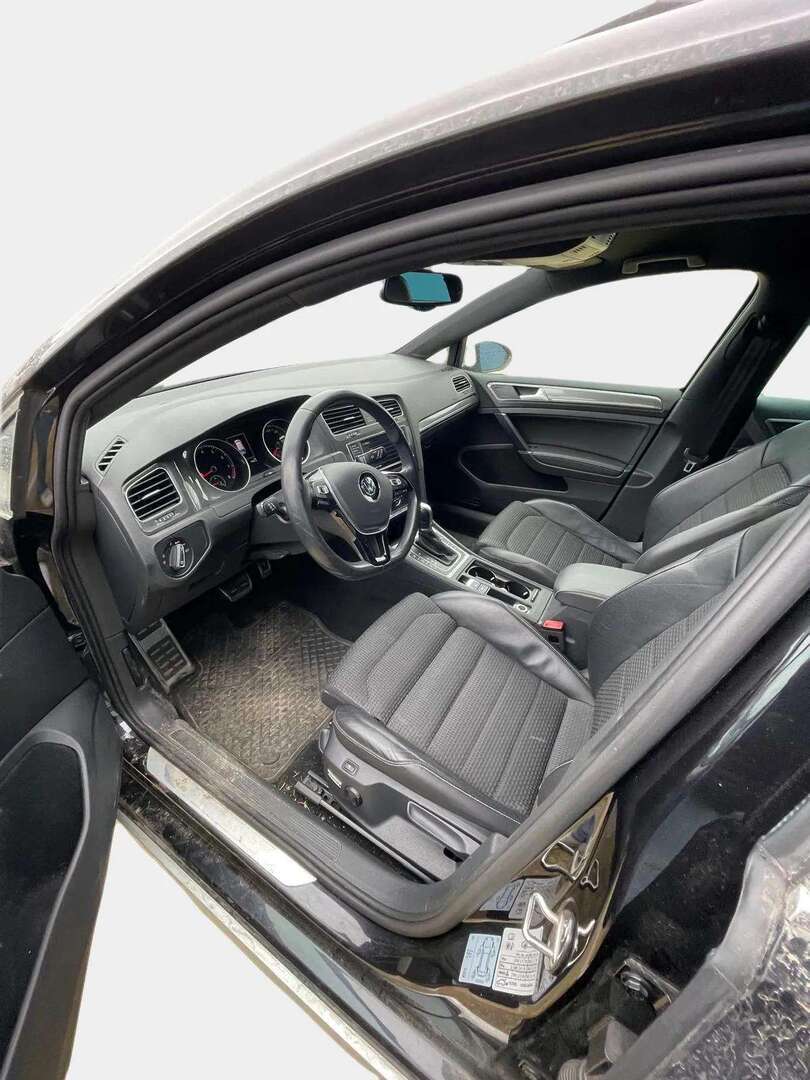 VOLKSWAGEN Golf 2016