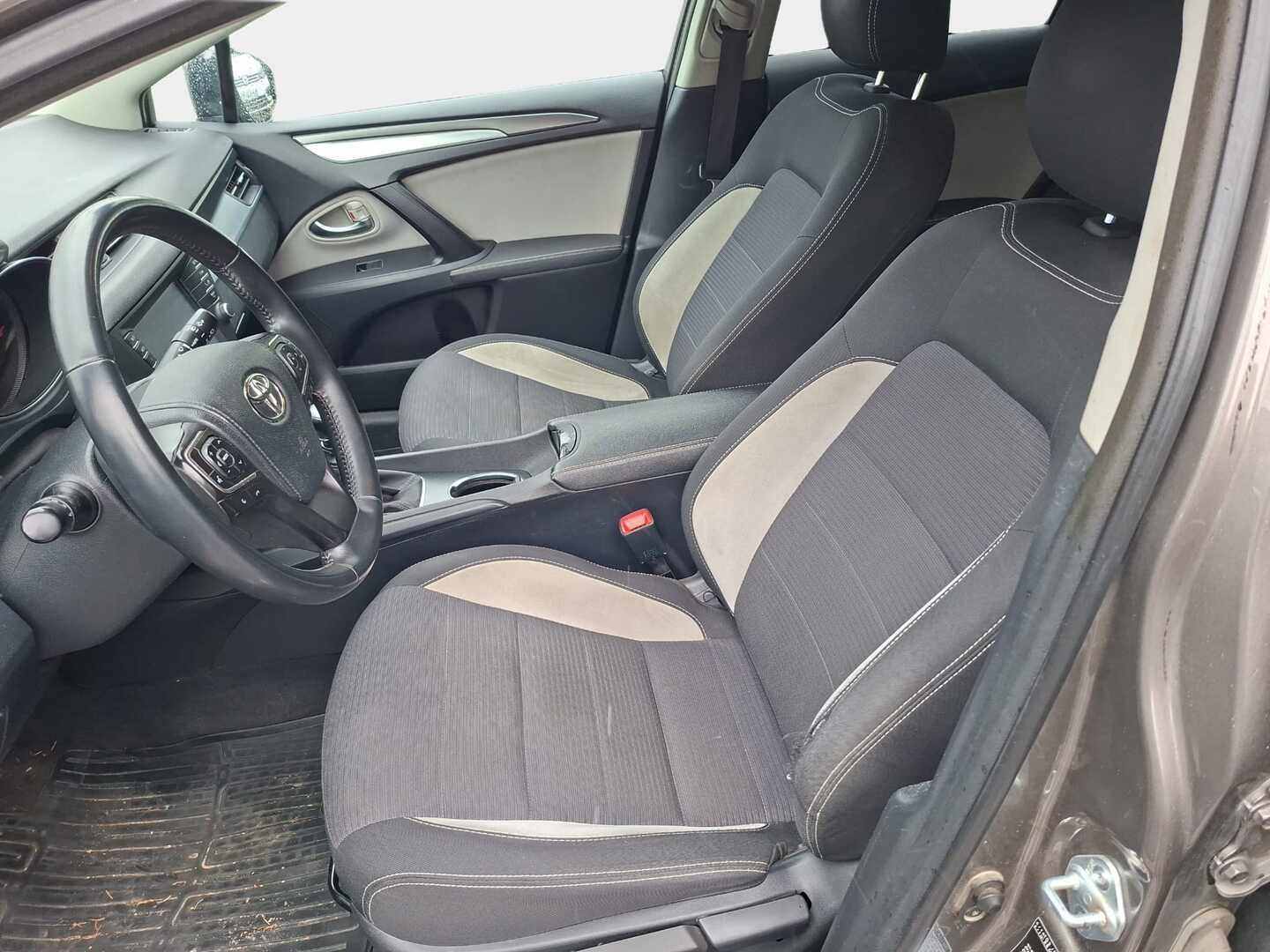 TOYOTA Avensis 2017
