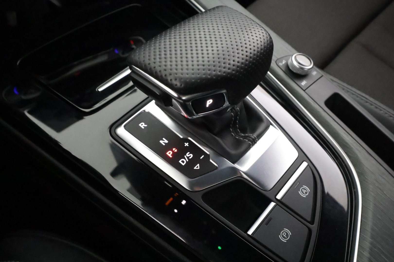 AUDI A4 2021