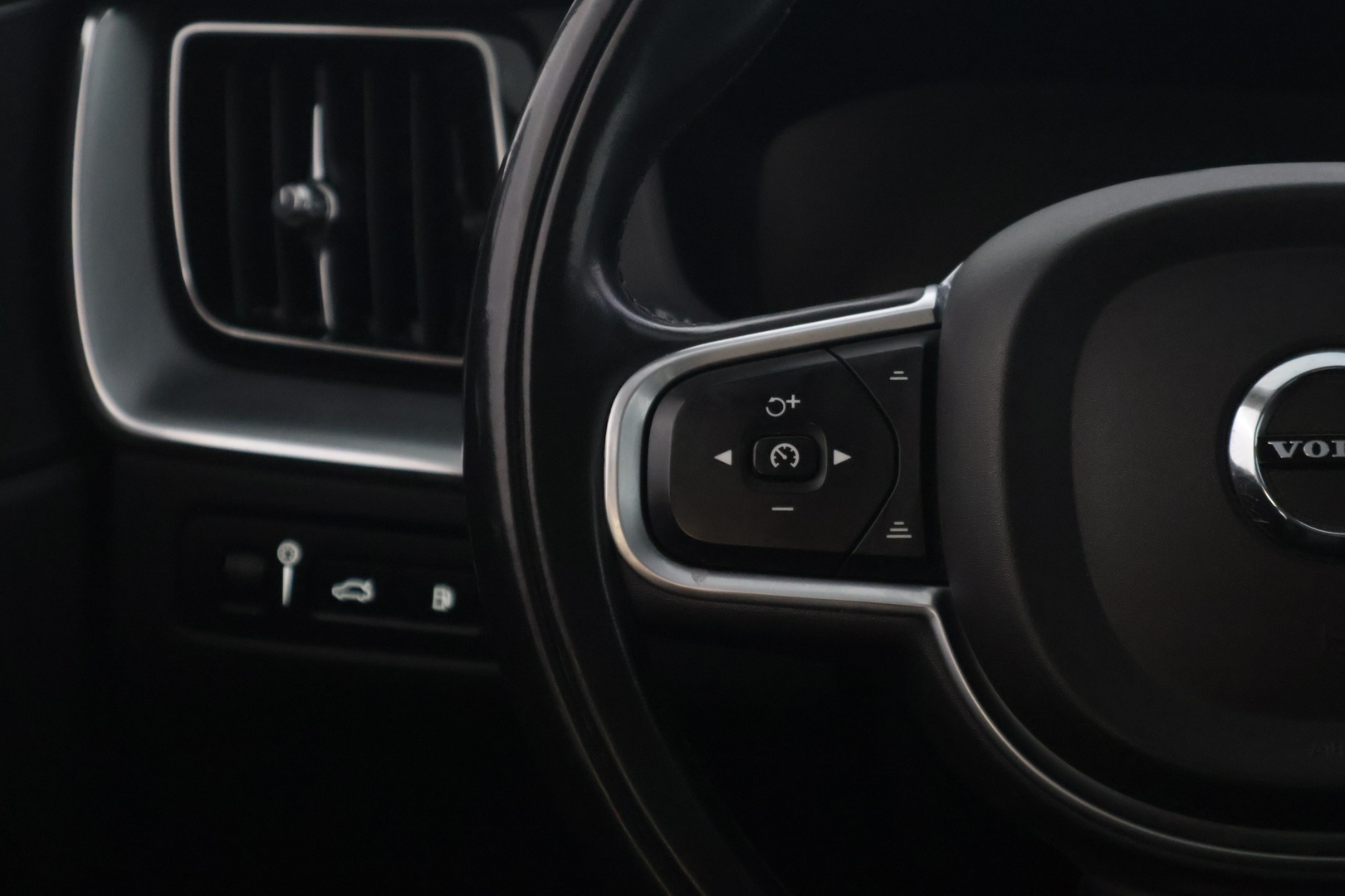 VOLVO XC60 2018