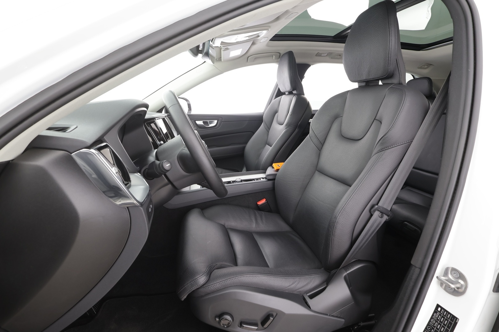 VOLVO XC60 2023