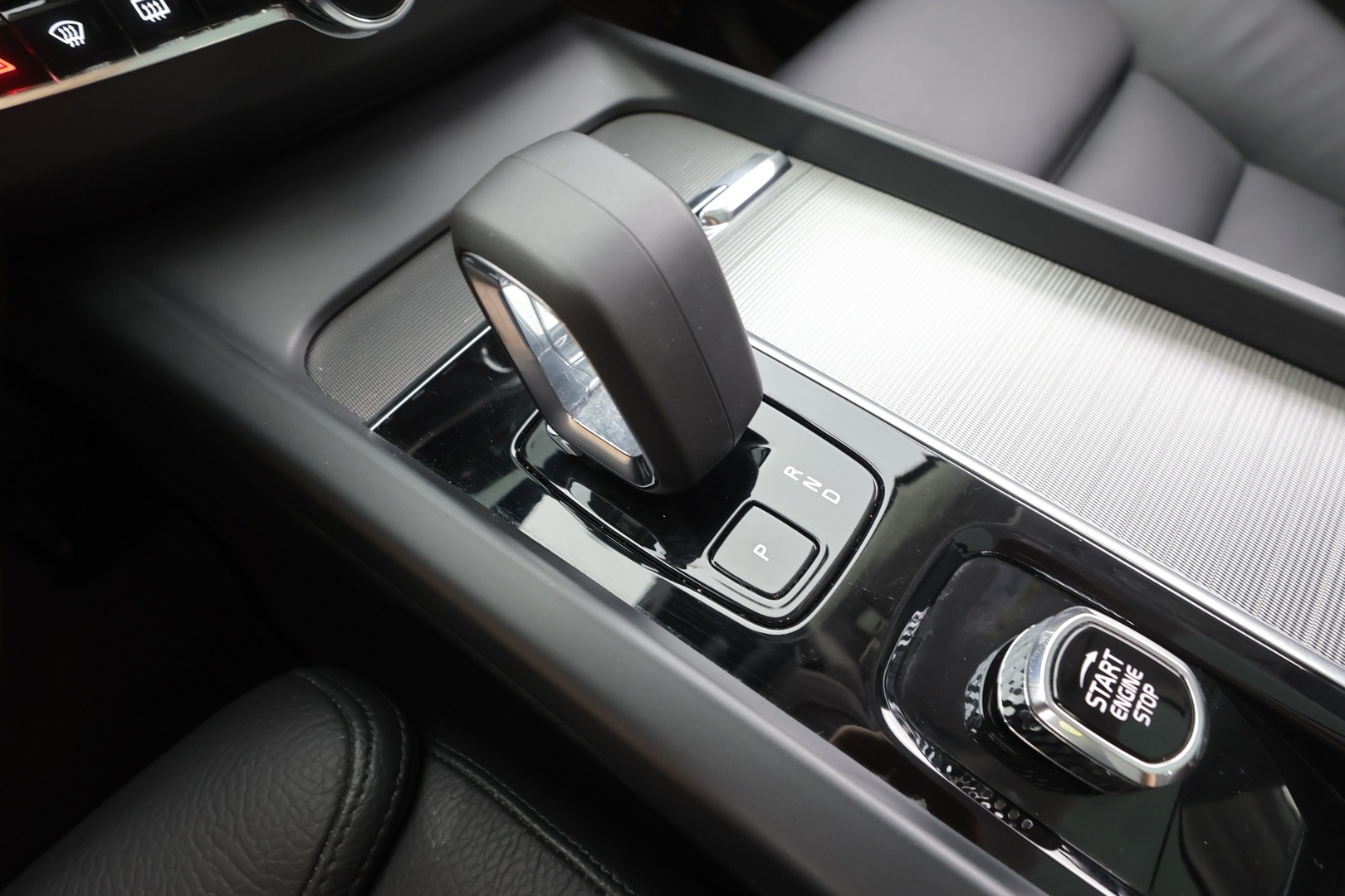 VOLVO XC60 2023