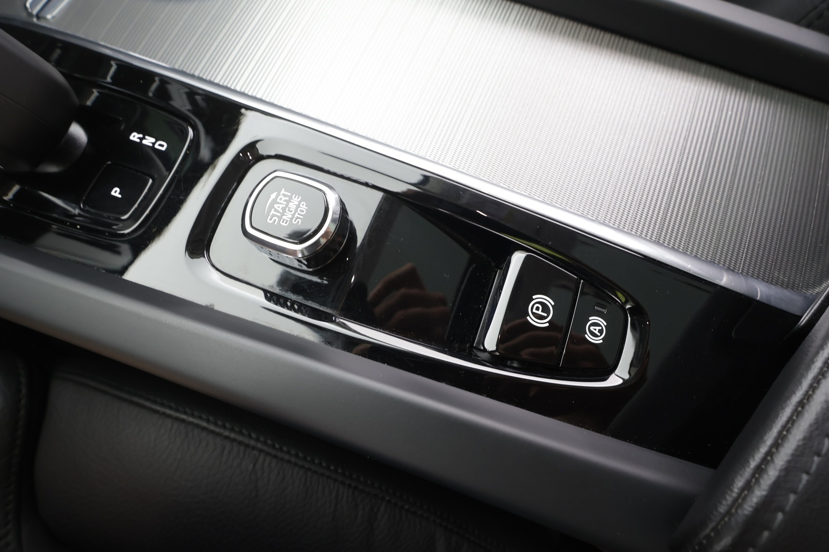 VOLVO XC60 2023