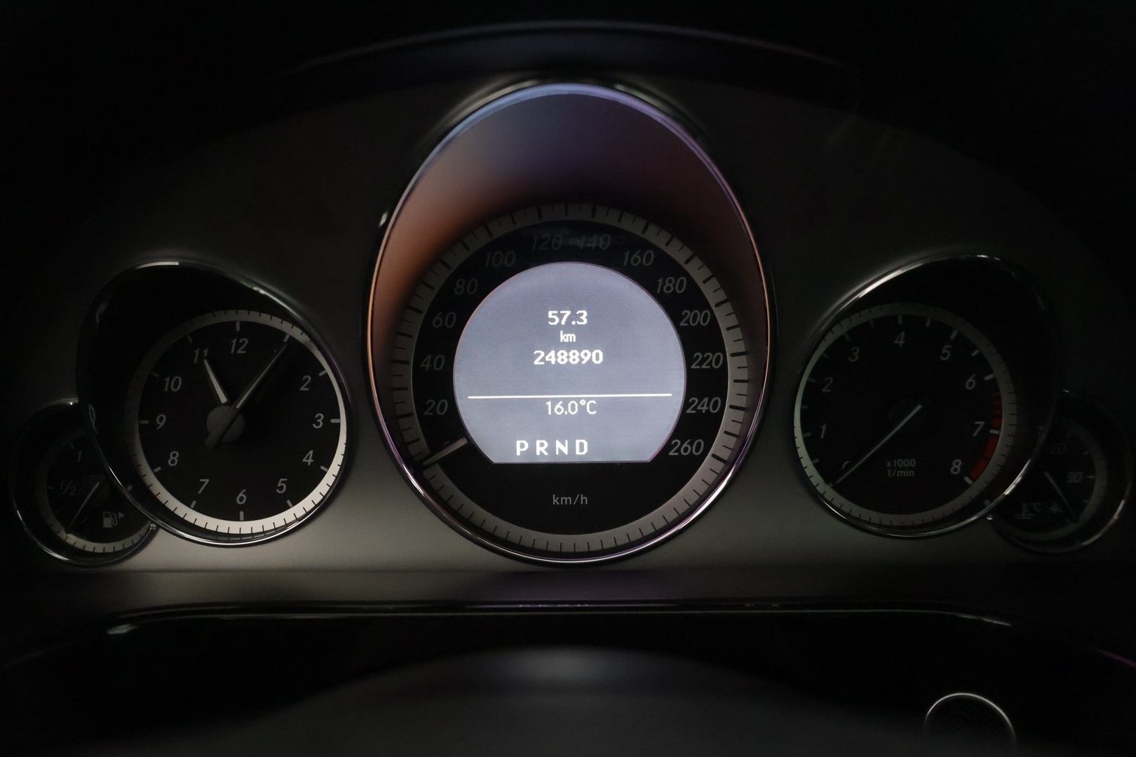 MERCEDES-BENZ E 2011