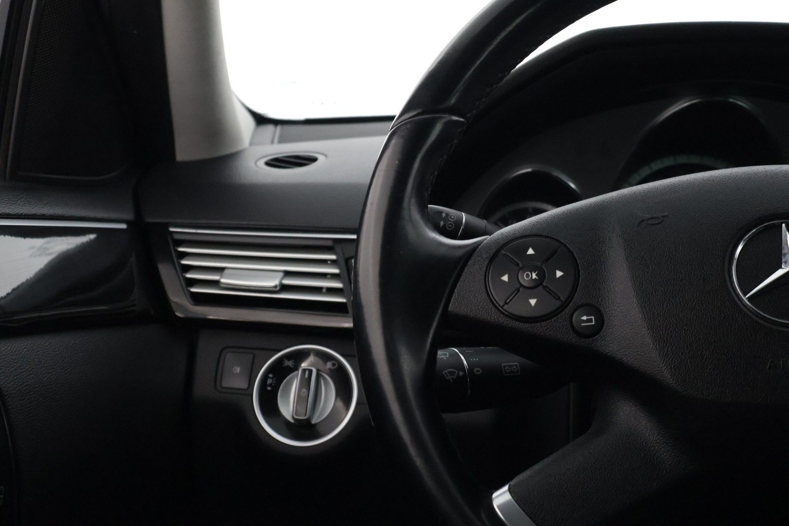 MERCEDES-BENZ E 2011