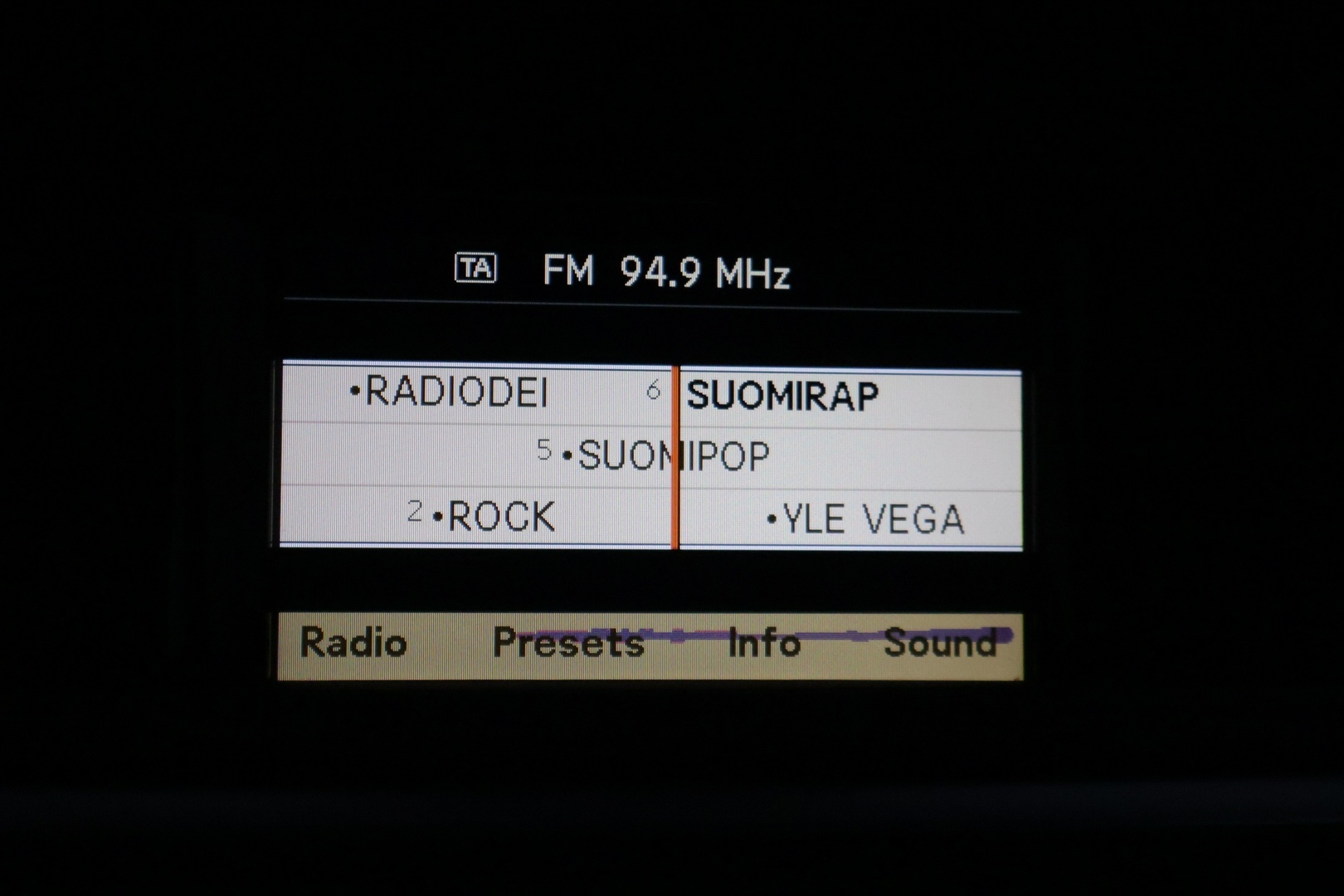 MERCEDES-BENZ E 2011