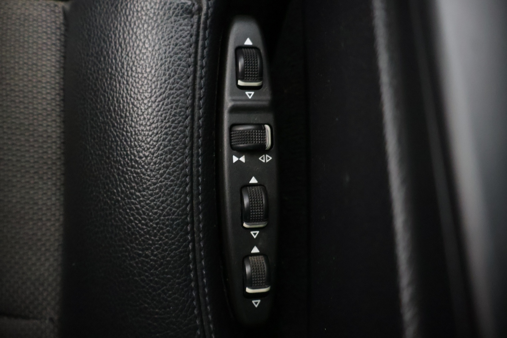 MERCEDES-BENZ E 2011