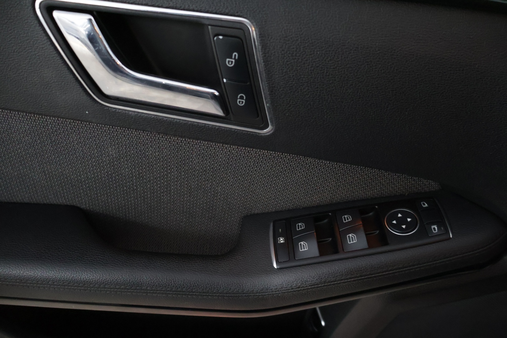 MERCEDES-BENZ E 2011