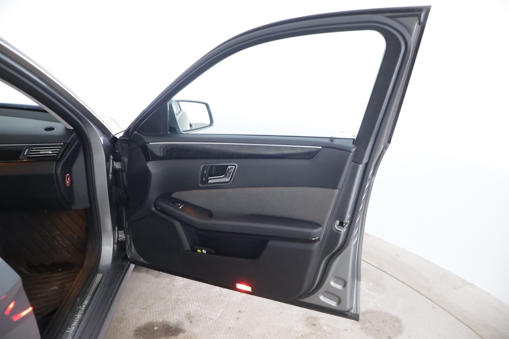 MERCEDES-BENZ E 2011